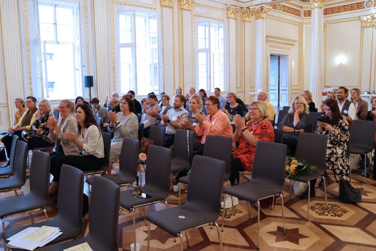 Auszeichnung Berufswahl-Siegel MV 2024 im goldenen Saal Auszeichnung Berufswahl-Siegel MV 2024 im goldenen Saal