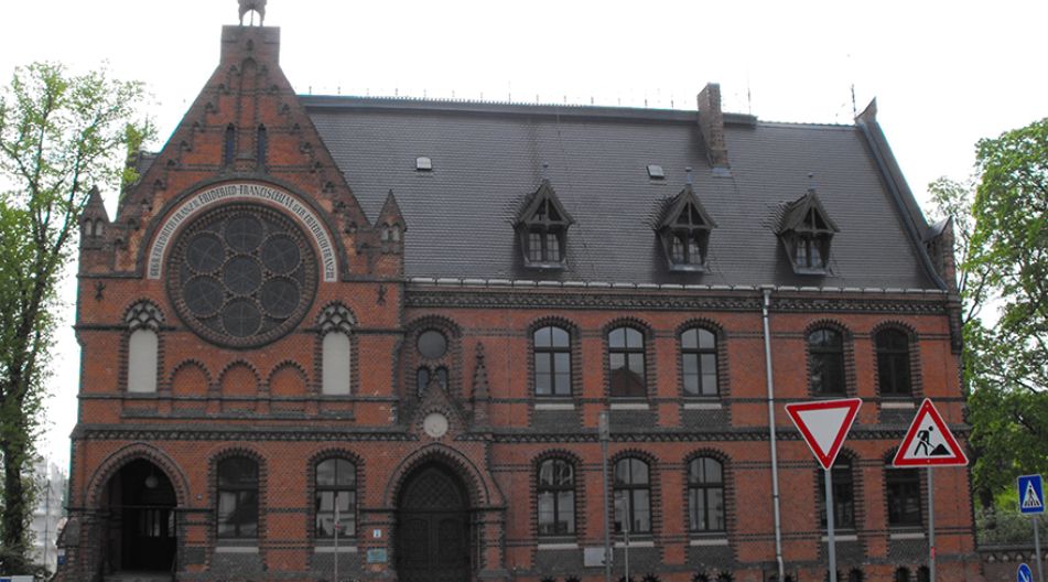 Das Friderico-Francisceum Gymnasium zu Bad Doberan von Außen Das Friderico-Francisceum Gymnasium zu Bad Doberan von Außen